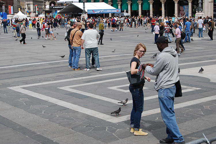 Travel scam: Friendship bracelet