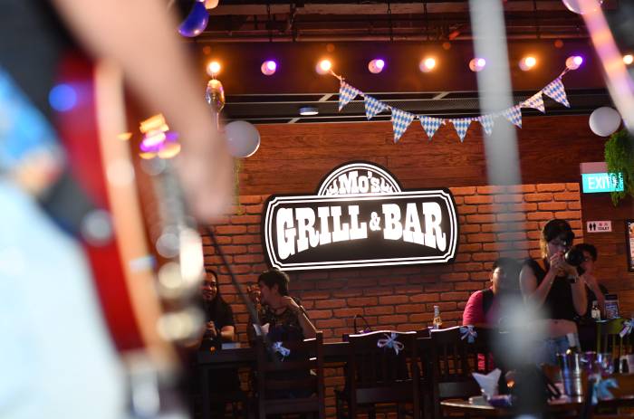 mos grill and bar
