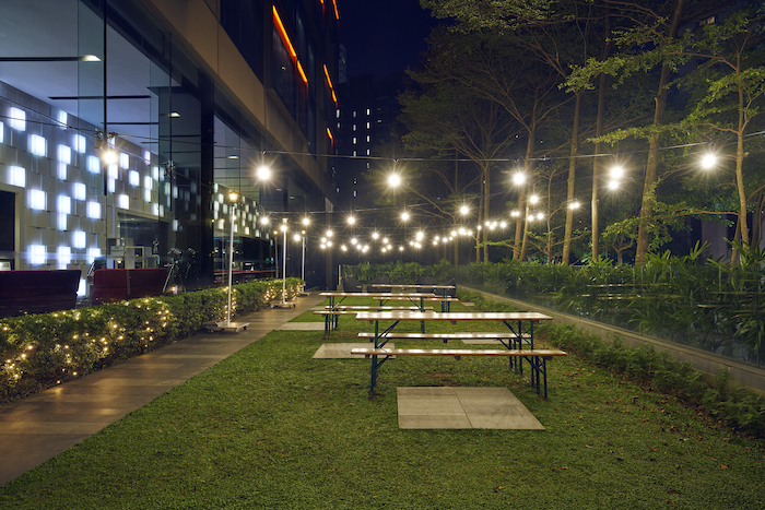 Quincy Hotel Singapore_The Lawn (Night)_high