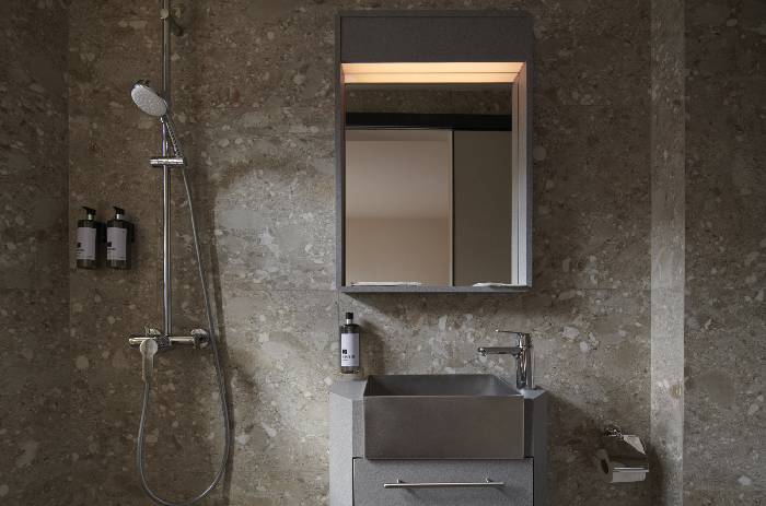 kinn studios bathroom