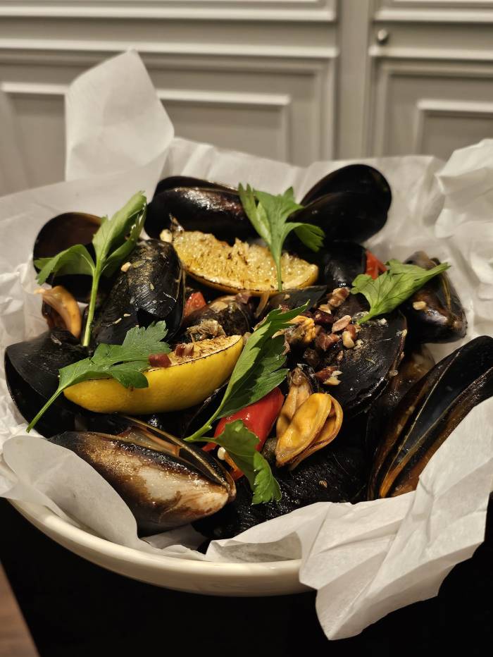 market bistro review mussels in a bag