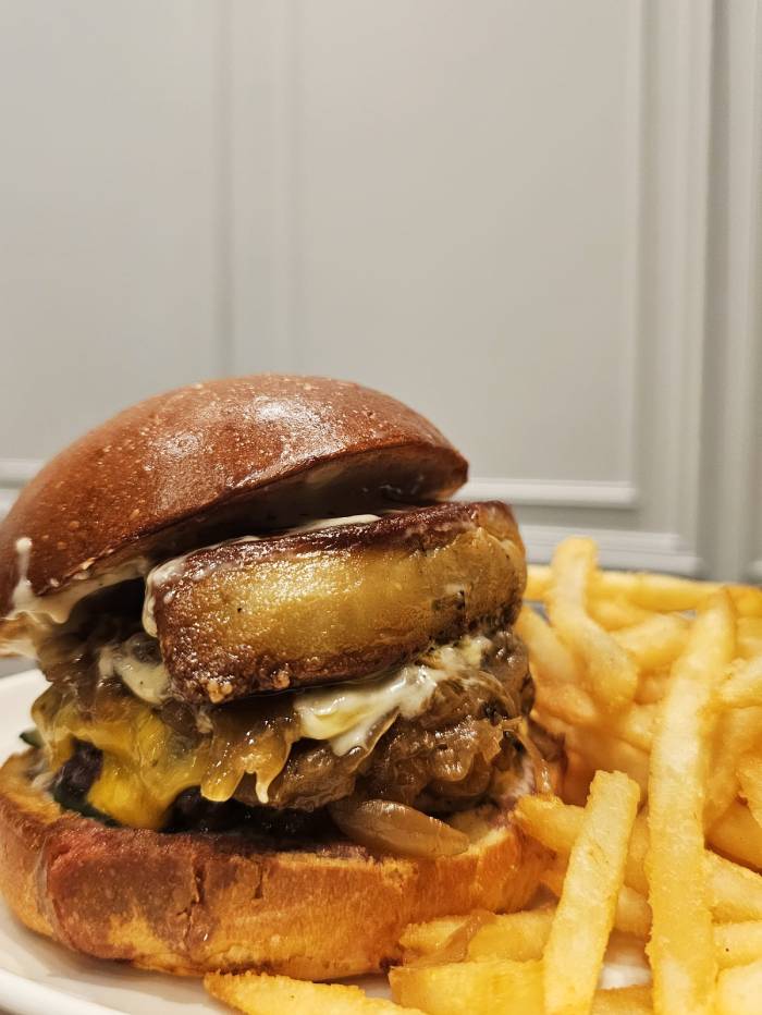 market bistro review wagyu burger