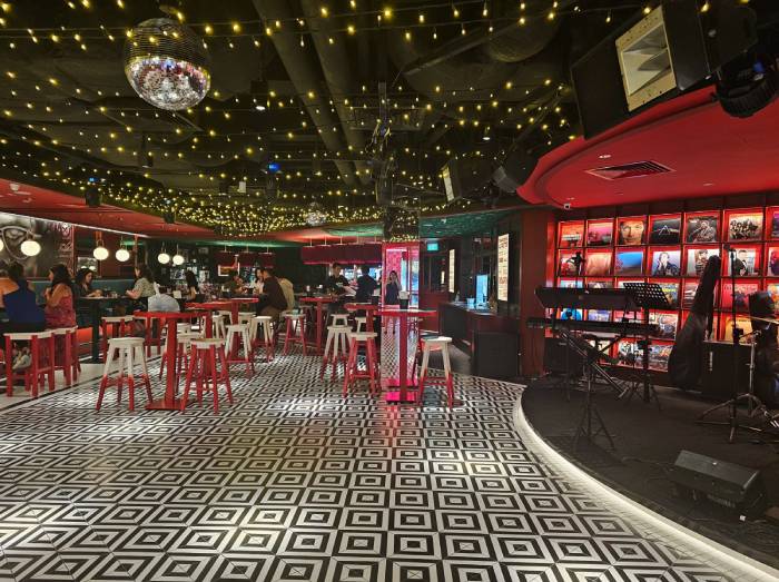 senor taco dance floor