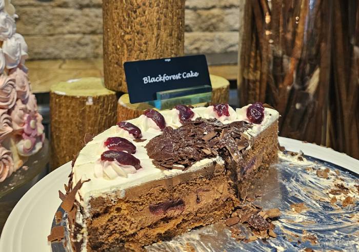 edge blackforest cake