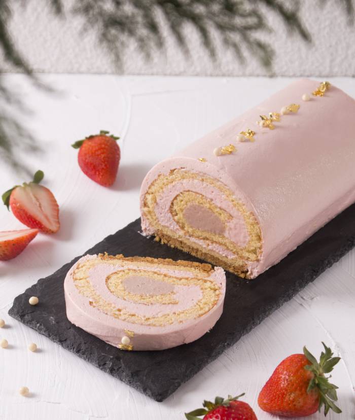 da paolo christmas Strawberry Cheesecake Log Cake