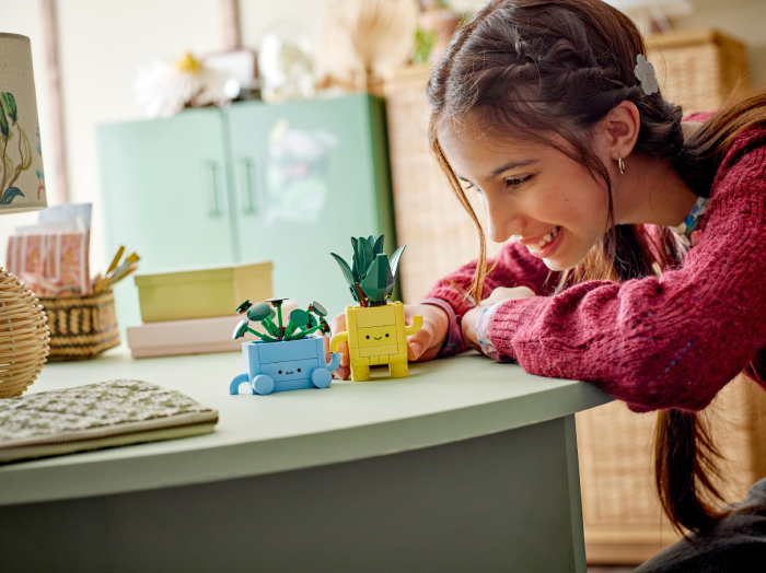 10349 LEGO® Botanicals Happy Plants