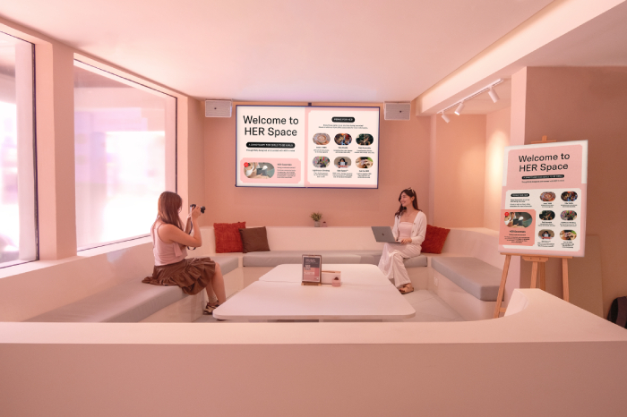 kinn capsule her space