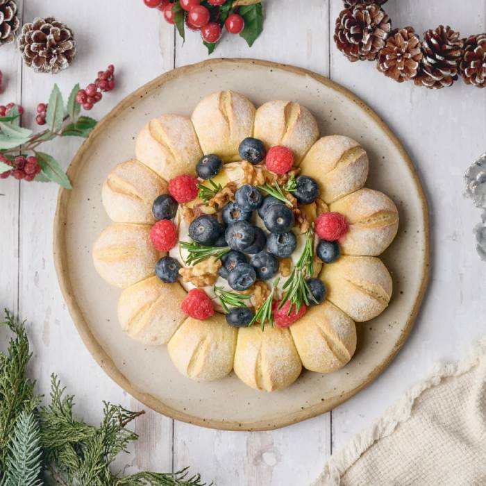 Baked Camembert Bread Wreath