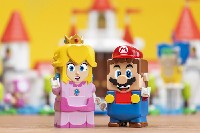 LEGO® Super Mario - princess peach and mario