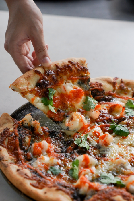 bees-knees-at-the-garage-review-fiery-shrimp-pizza