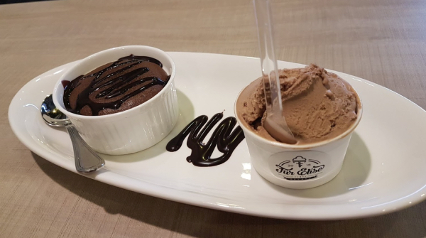 best cafes in batam - fur elise