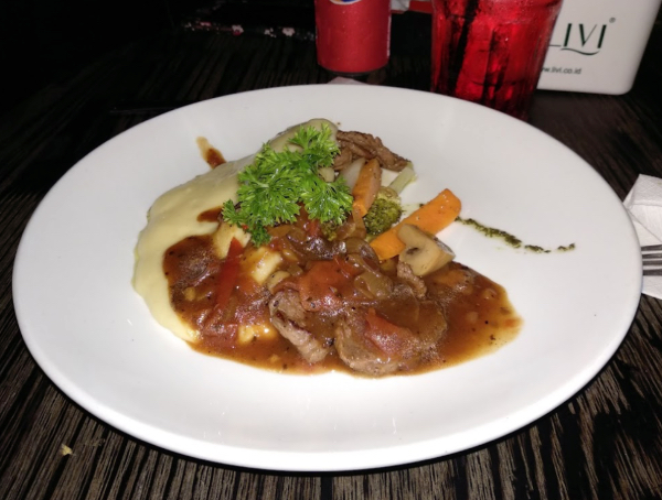 best cafes in batam - roasteree cafe