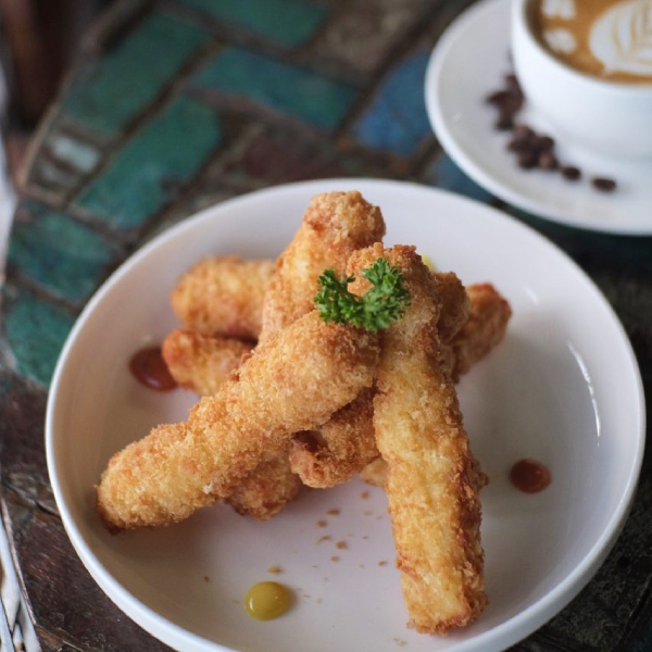 best cafes in batam - socialites crib cafe and bar