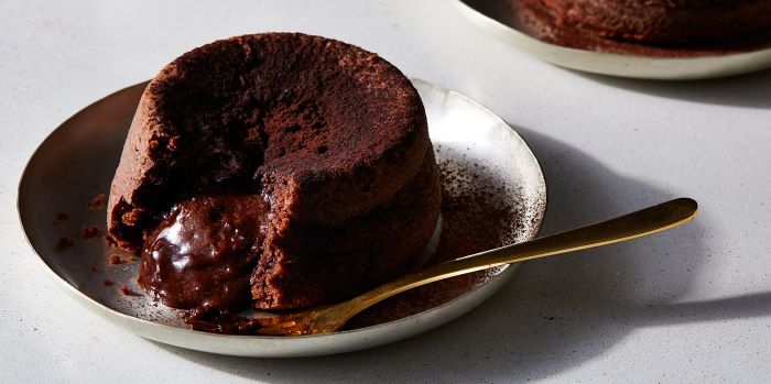 best-chocolate-cake-recipe-molten-chocolate-cake