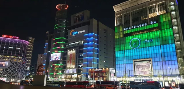 best clothing stores in seoul - dongdaemun market