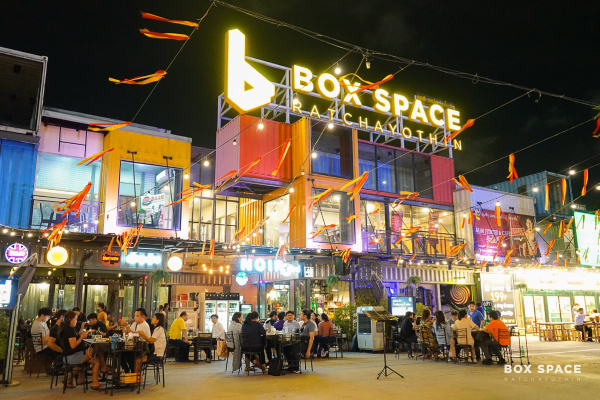 best night markets in bangkok - box space ratchayothin