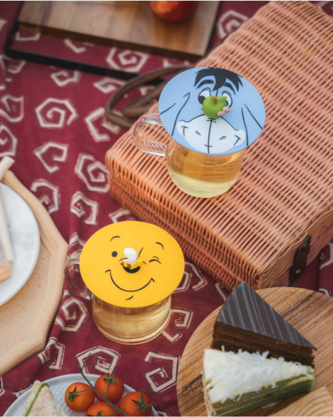 coffee-bean-and-tea-leaf-cbtl-winnie-the-pooh-tea-silicone-cup-cover