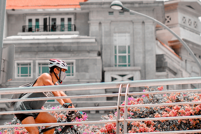 date-ideas-singapore-cycling-singapore-source-victor-he-unsplash