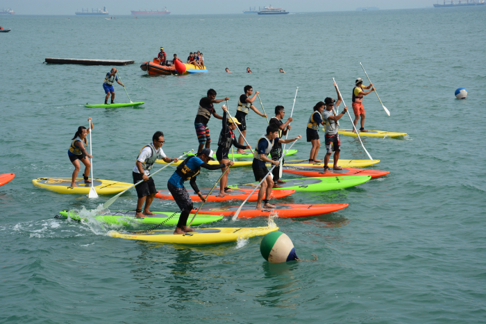 glamping-singapore-paddle-boarding