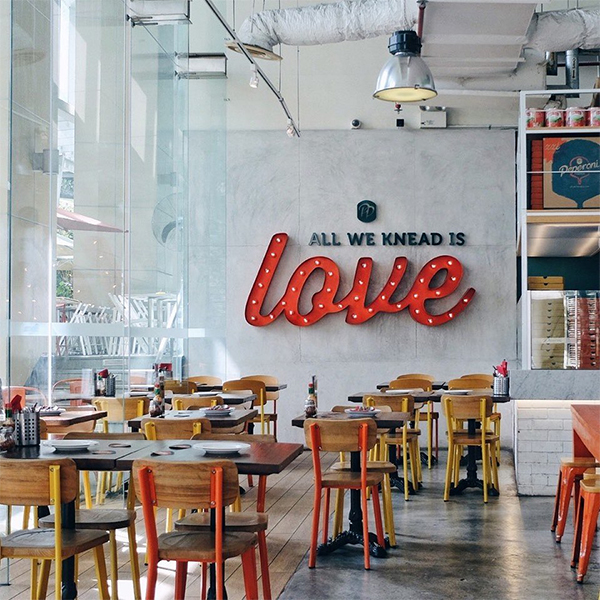 group-friendly restaurants pepperoni pizzeria