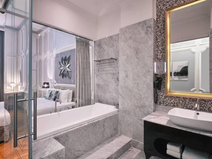 hotel telegraph bathroom