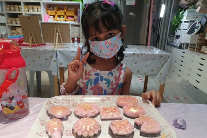 june holiday kids activities singapore - bathbombs