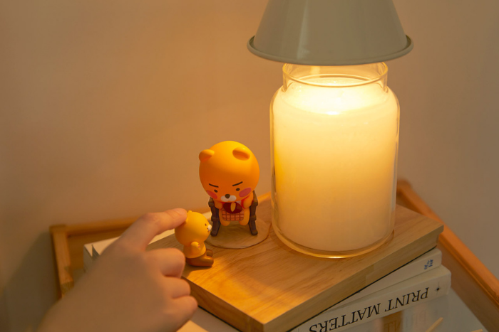kakao-friends-candle-warmer-close-up