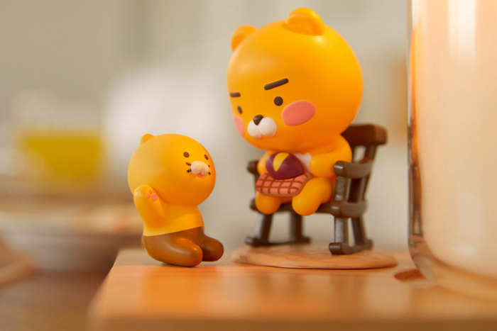 kakao-friends-candle-warmer-figurine-close-up
