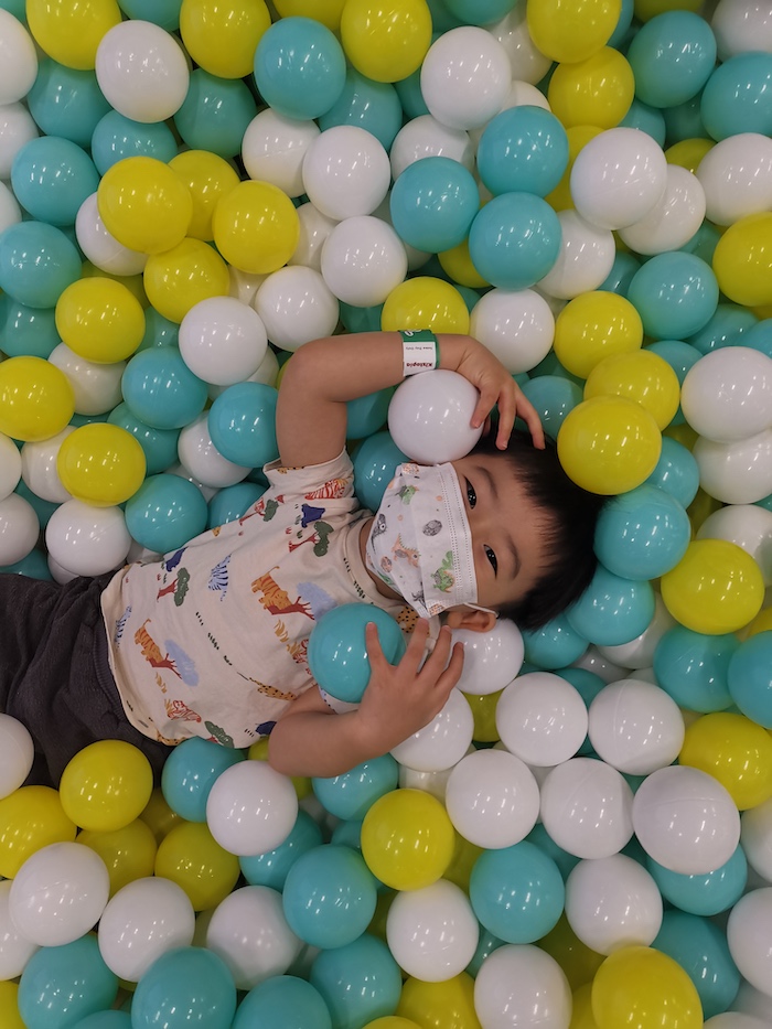 kidztopia ball pit