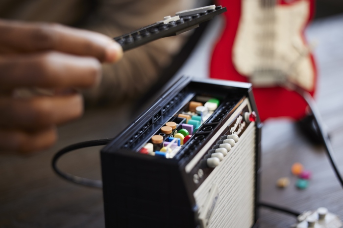 lego ideas fender stratocaster set amplifier closeup