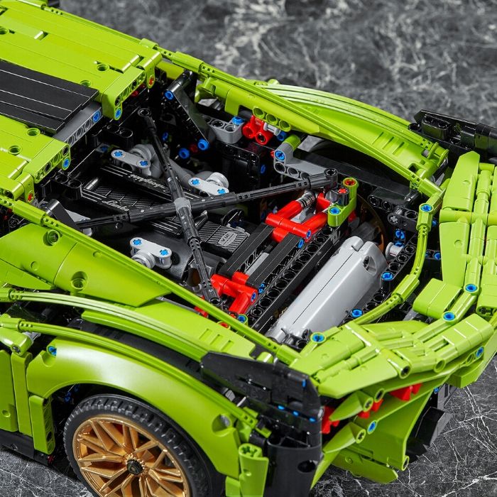 lego-technic-lamborghini-sian-engine-closeup