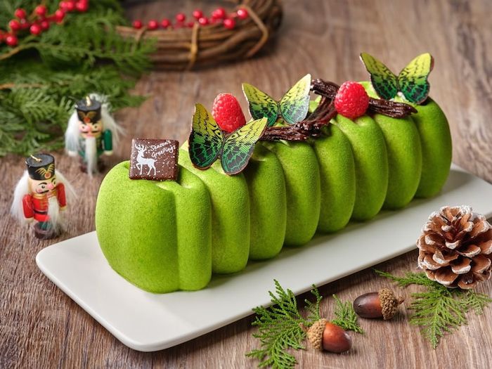 log-cake-holiday-inn