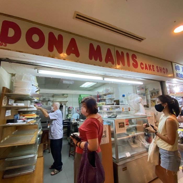 old-school-traditional-bakeries-dona-manis-banana-cake