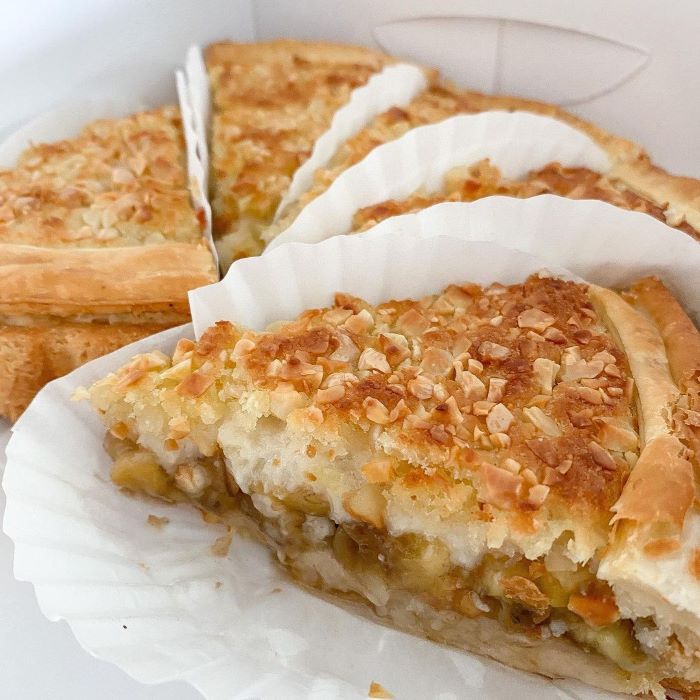 old-school-traditional-bakeries-dona-manis-banana-cake1