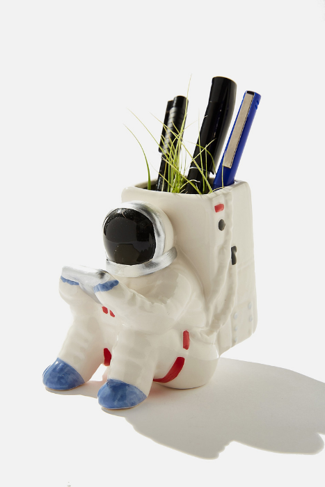 quirky-unique-gift-ideas-typo-pen-holder