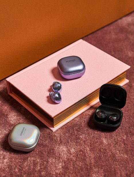 samsung-galaxy-buds-pro-group-lifestyle