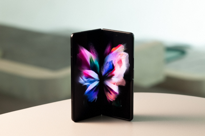 samsung galaxy z fold3 z display