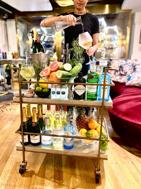 so-sofitel-singapore-xperience-restaurant-mother-of-all-brunches-gin-cart