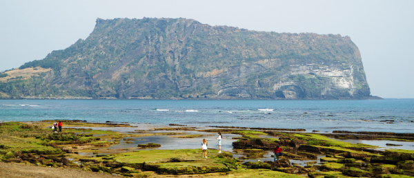 things to do in jeju - gwangchigi beach