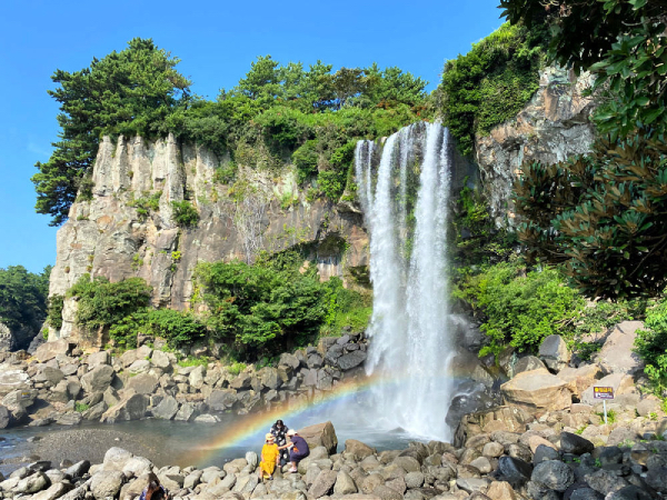 things to do in jeju - jeongbang waterfall