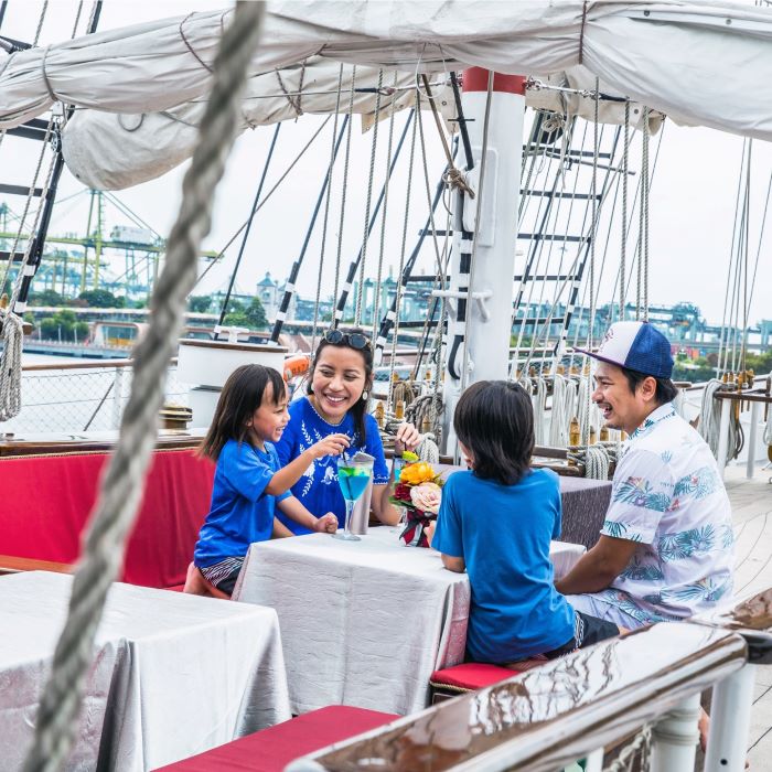 things-to-do-sep-singapore-breakfast-cruise