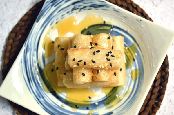 unique korean snacks - honey rice cake