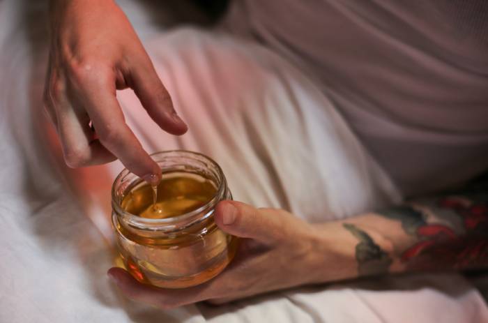 use manuka honey as mask