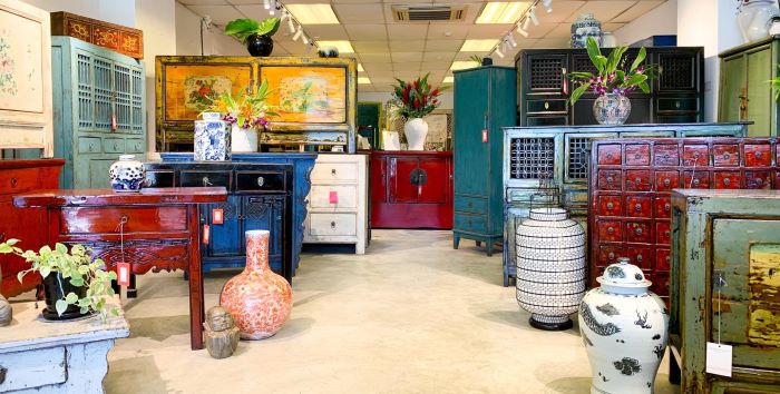 vintage-furniture-stores-singapore-emperors-attic