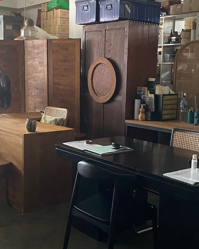 vintage-furniture-stores-singapore-second-charm-2