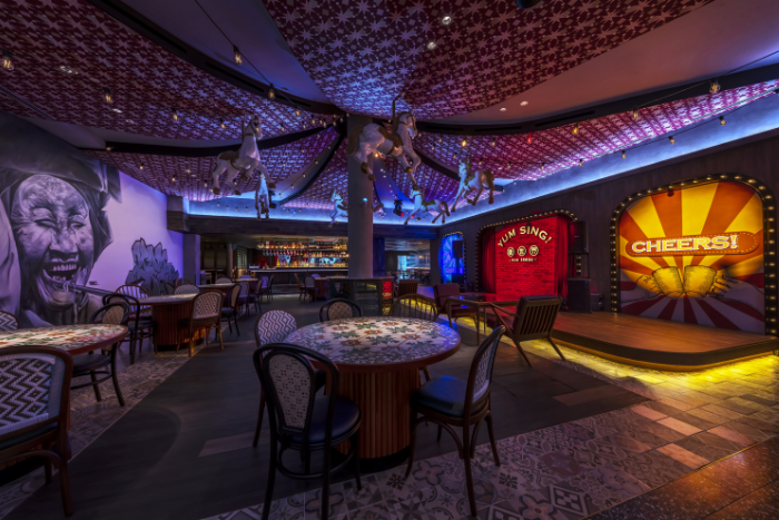 yum-sing-clarke-quay-review-main-stage-wide